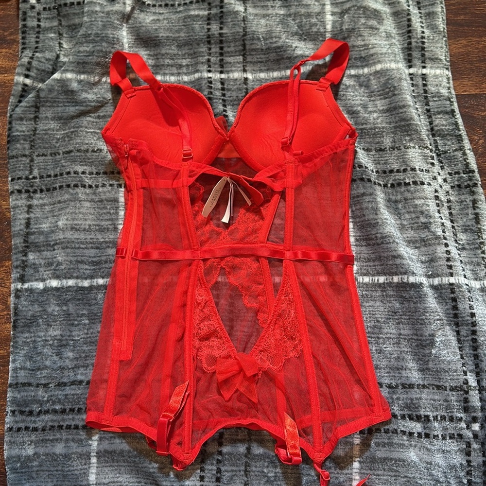 Victoria Secret Elegant Red Lace Bustier - Picture 5 of 6